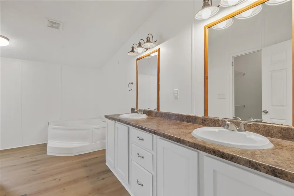 4140 County Road 467 Elgin, TX 78621
