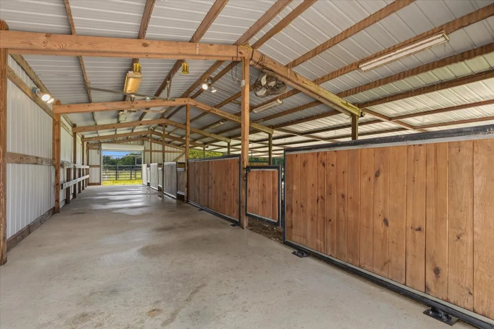 4140 County Road 467 Elgin, TX 78621