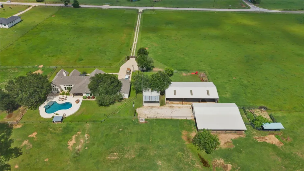 4140 County Road 467 Elgin, TX 78621
