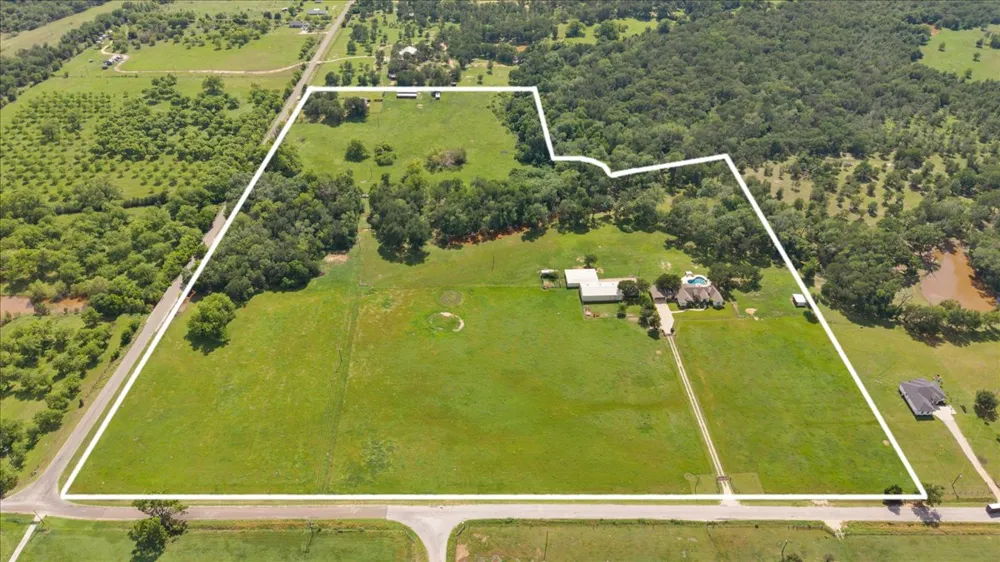 4140 County Road 467 Elgin, TX 78621