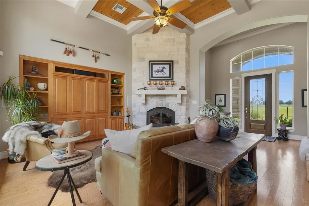 4140 County Road 467 Elgin, TX 78621