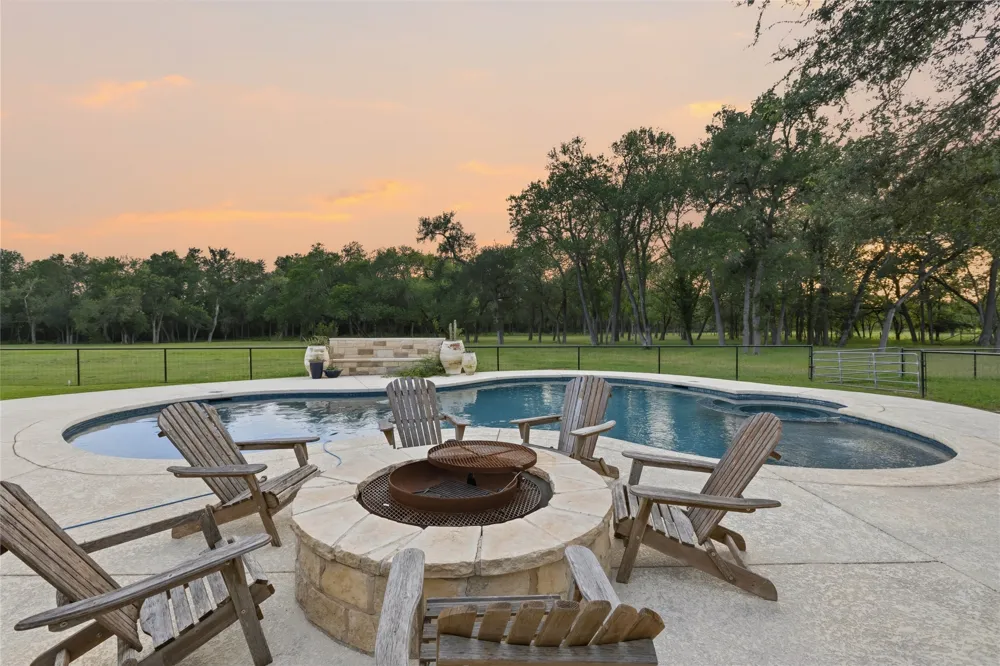 4140 County Road 467 Elgin, TX 78621