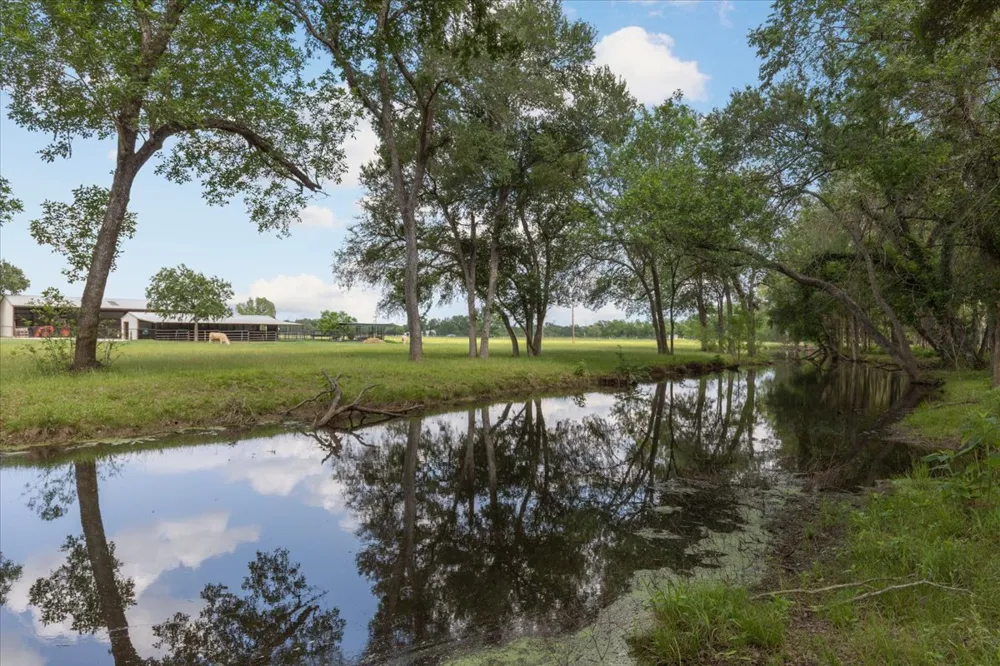 4140 County Road 467 Elgin, TX 78621