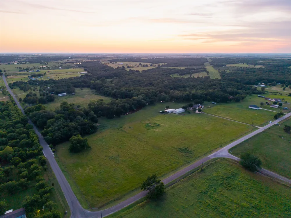 4140 County Road 467 Elgin, TX 78621