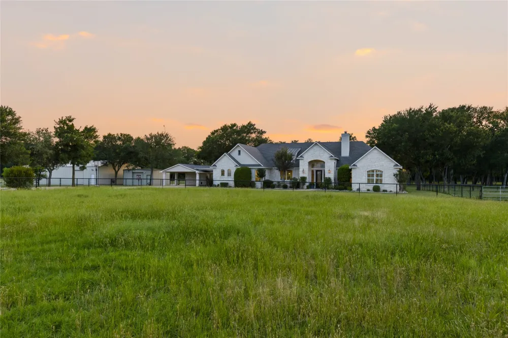 4140 County Road 467 Elgin, TX 78621