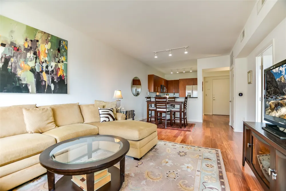 54 Rainey Street #811 Austin, TX 78701
