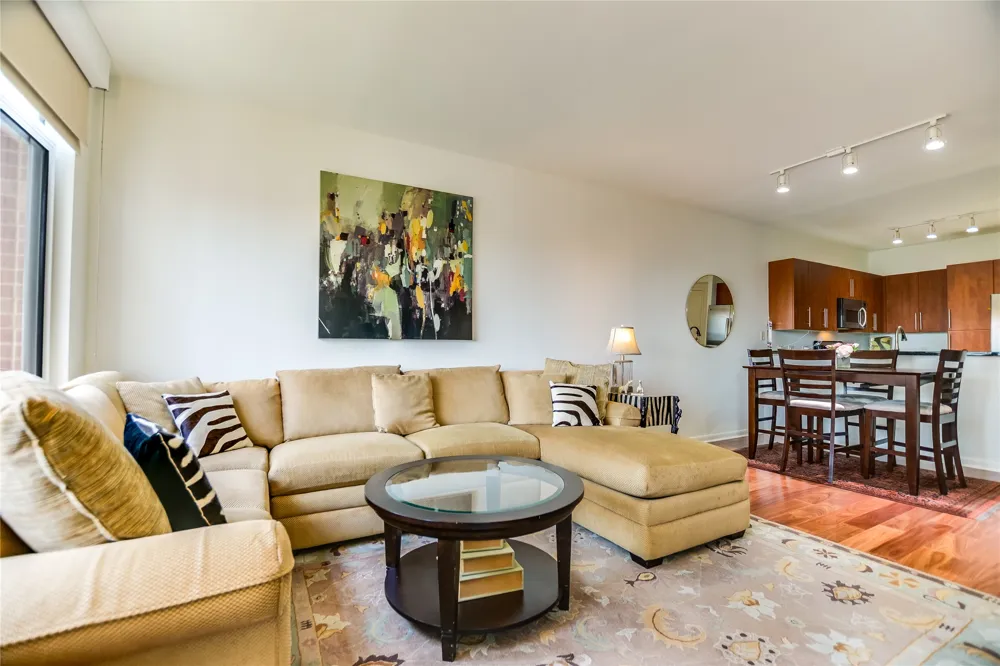 54 Rainey Street #811 Austin, TX 78701