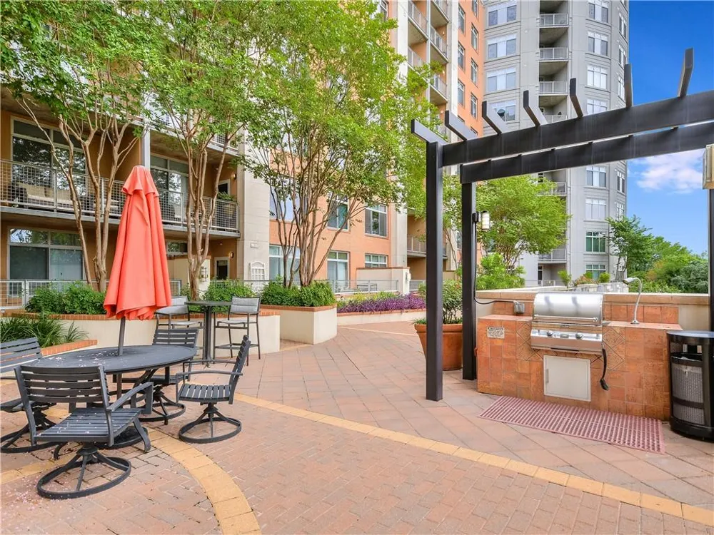54 Rainey Street #811 Austin, TX 78701