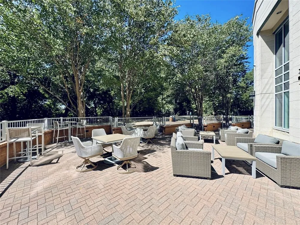 54 Rainey Street #811 Austin, TX 78701