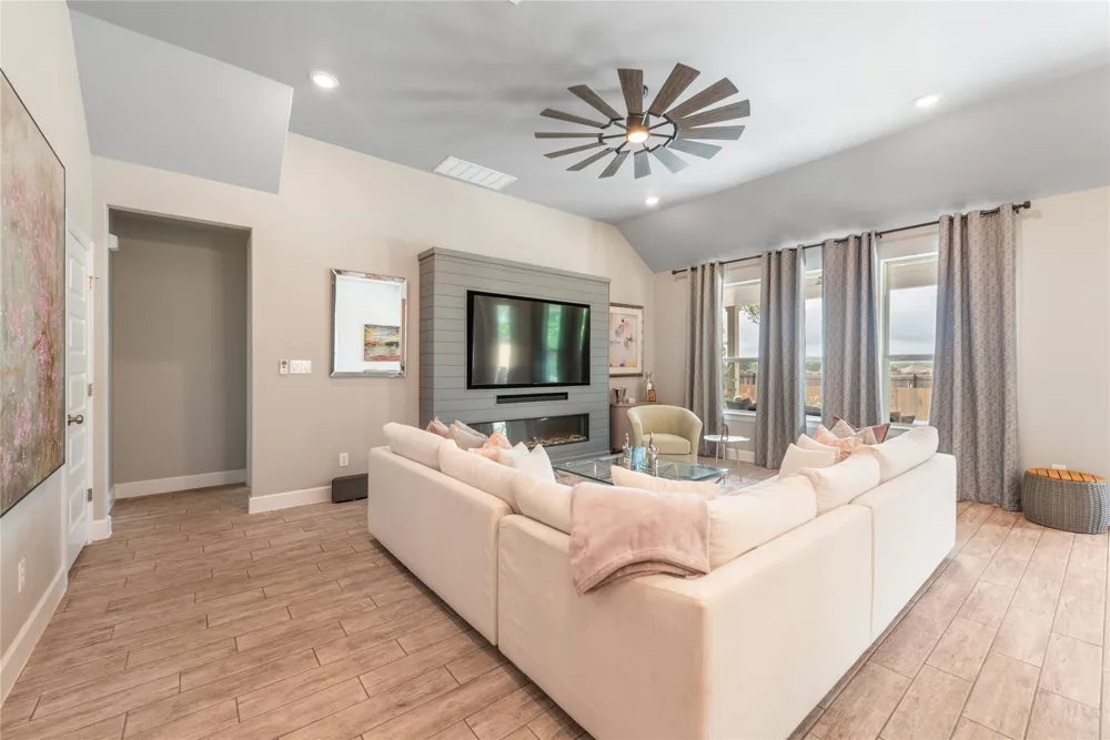 689 Pink Granite Boulevard Dripping Springs, TX 78620