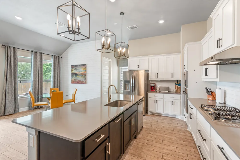 689 Pink Granite Boulevard Dripping Springs, TX 78620