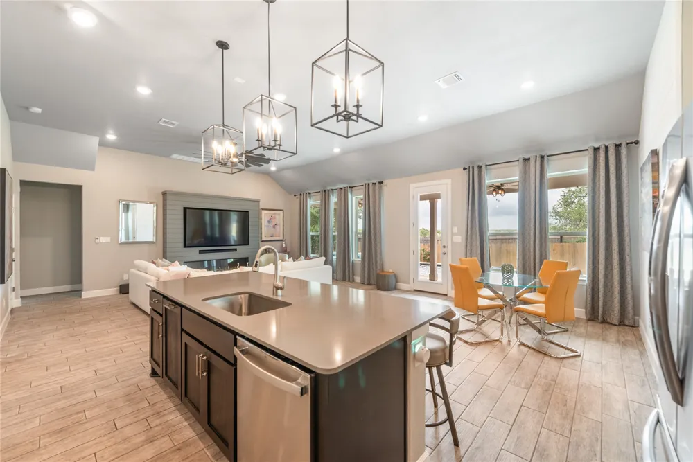 689 Pink Granite Boulevard Dripping Springs, TX 78620