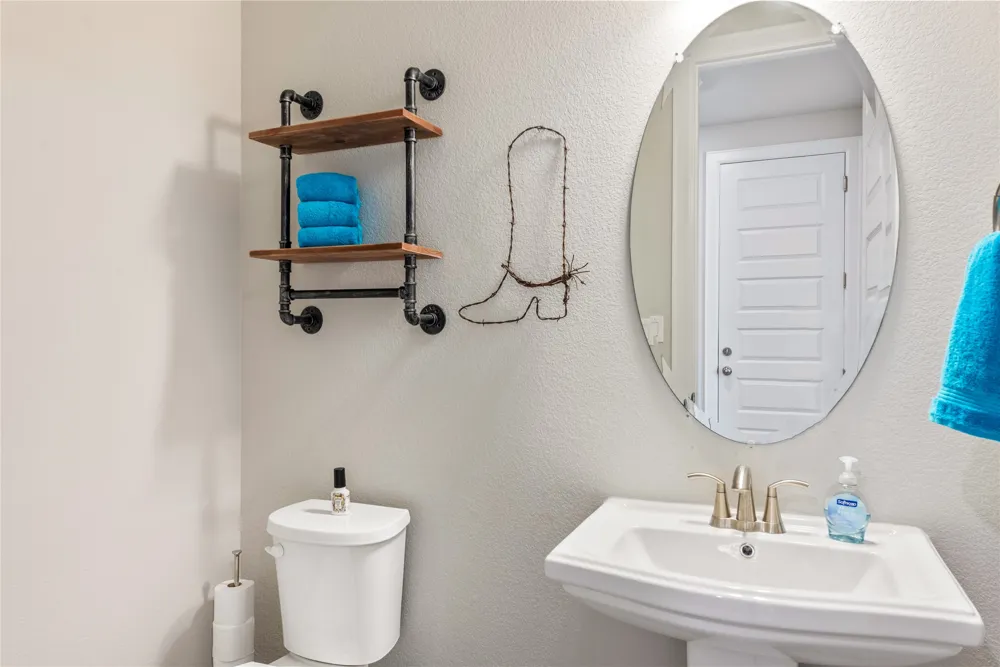 689 Pink Granite Boulevard Dripping Springs, TX 78620