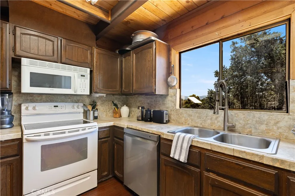 1239 Boggs Lane Lakeport, CA 95453