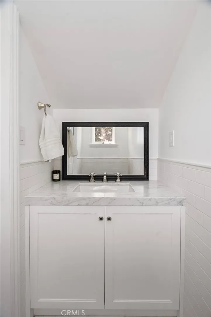2520 Alta Avenue Santa Monica, CA 90402