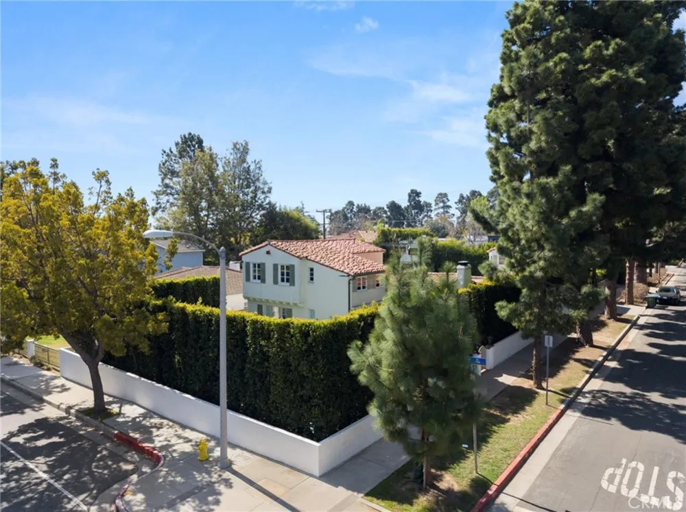 2520 Alta Avenue Santa Monica, CA 90402