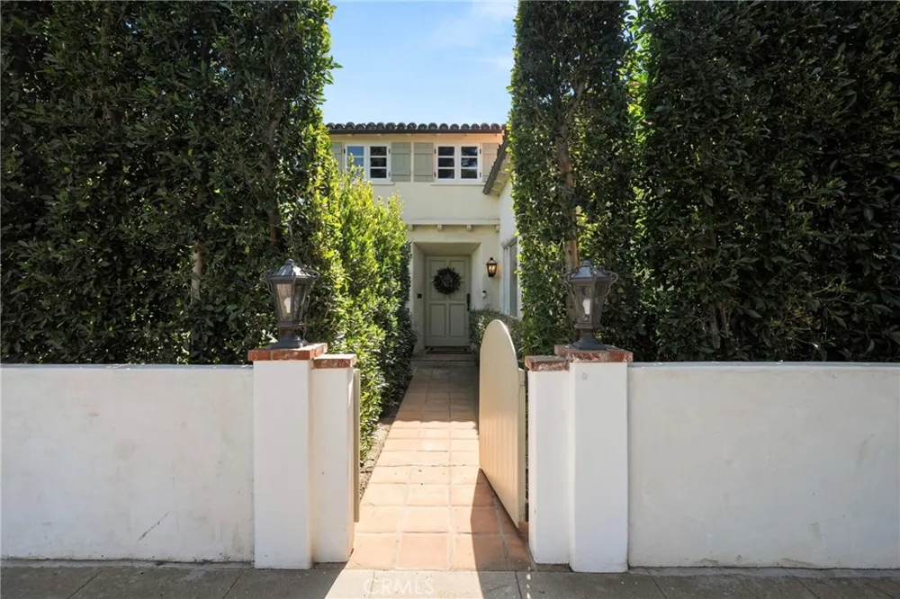 2520 Alta Avenue Santa Monica, CA 90402