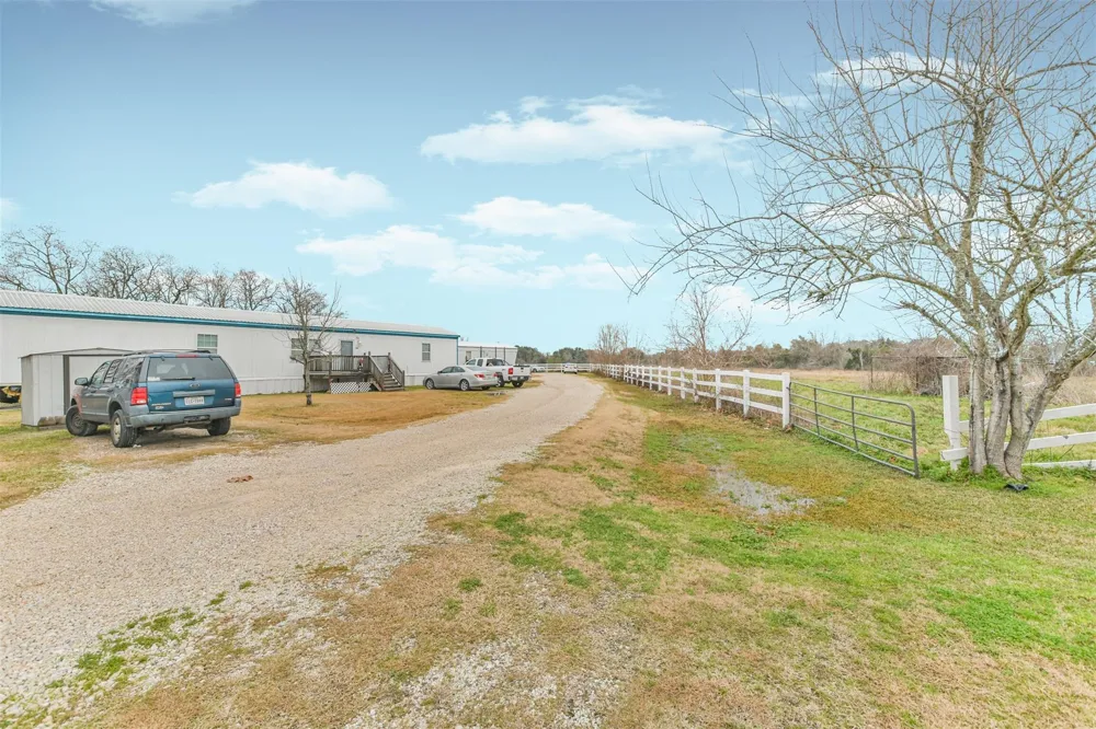 1300 Battlebell Road Highlands, TX 77562