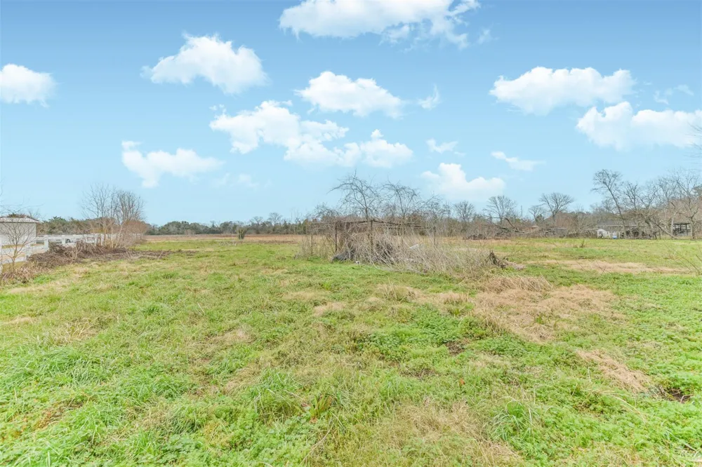 1300 Battlebell Road Highlands, TX 77562