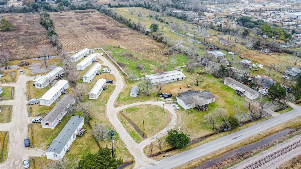 1300 Battlebell Road Highlands, TX 77562