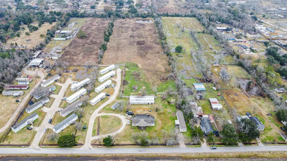 1300 Battlebell Road Highlands, TX 77562