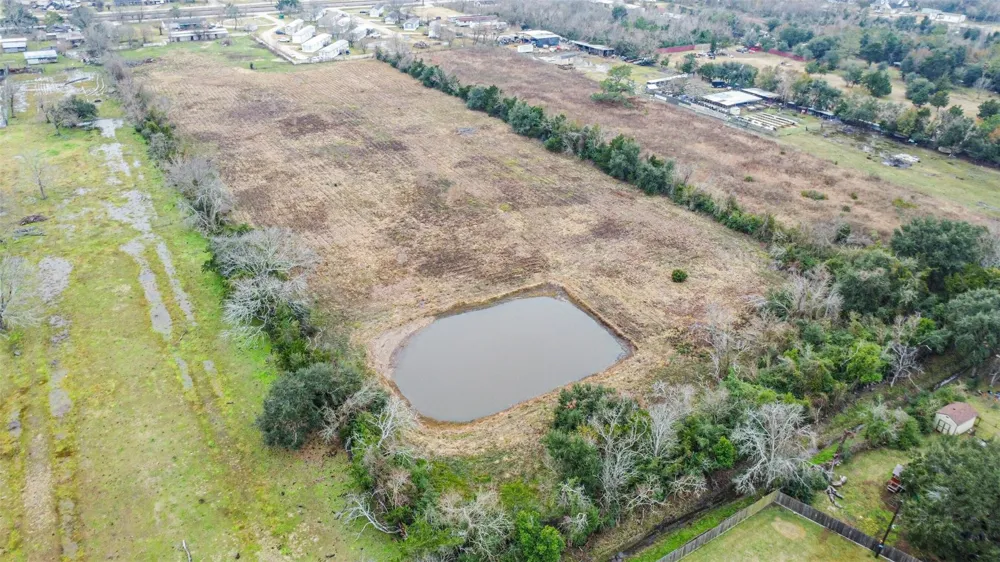 1300 Battlebell Road Highlands, TX 77562