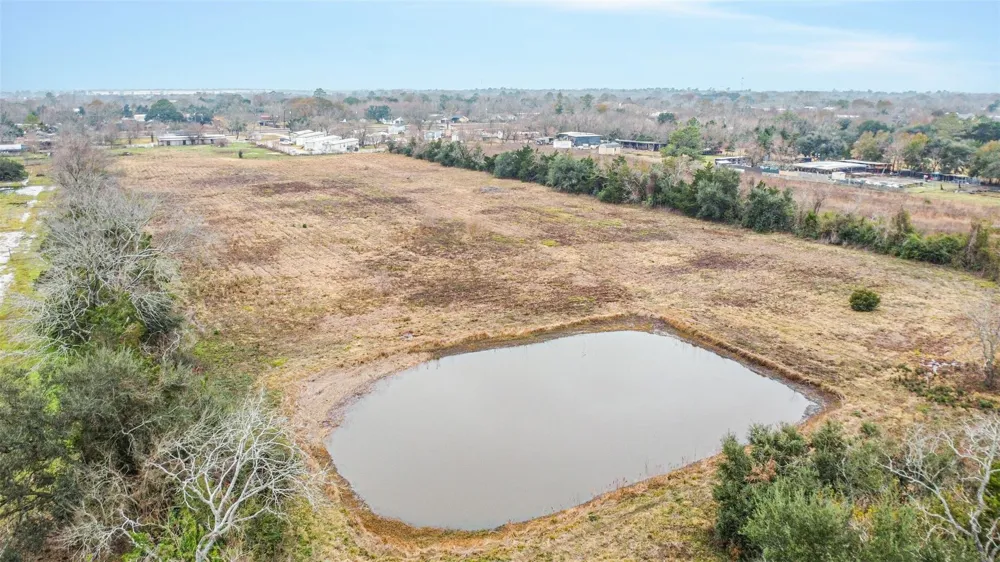 1300 Battlebell Road Highlands, TX 77562