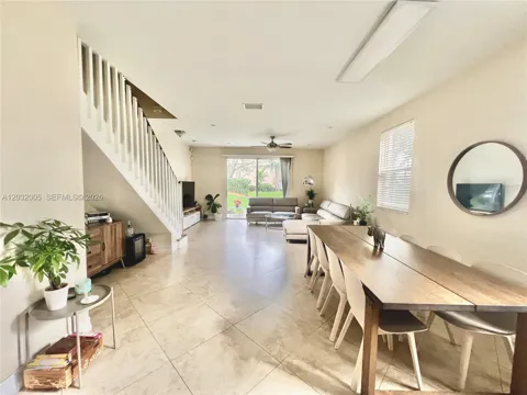 2176 Salerno Cir