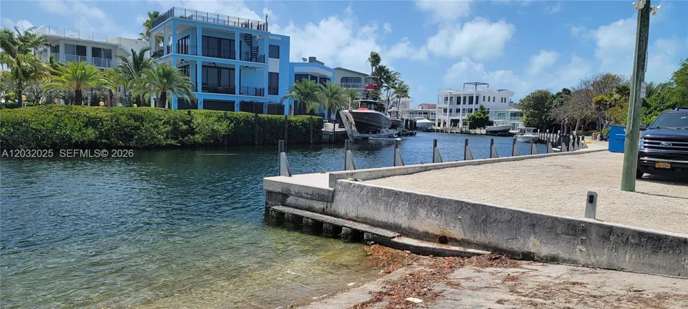 51 W Plaza Del Lago #. Islamorada, FL 33036