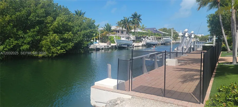 51 W Plaza Del Lago #. Islamorada, FL 33036