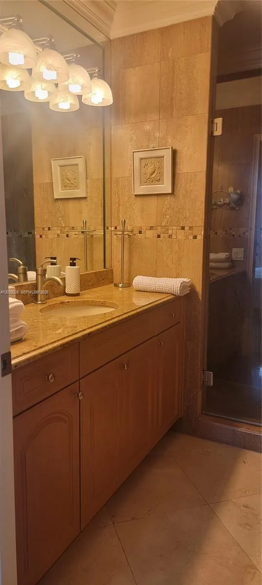 51 W Plaza Del Lago #. Islamorada, FL 33036