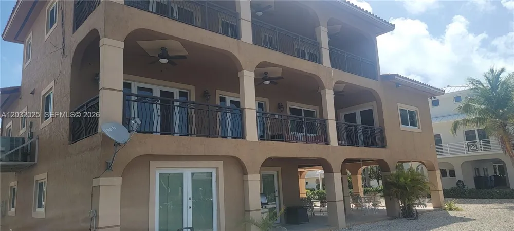 51 W Plaza Del Lago #. Islamorada, FL 33036