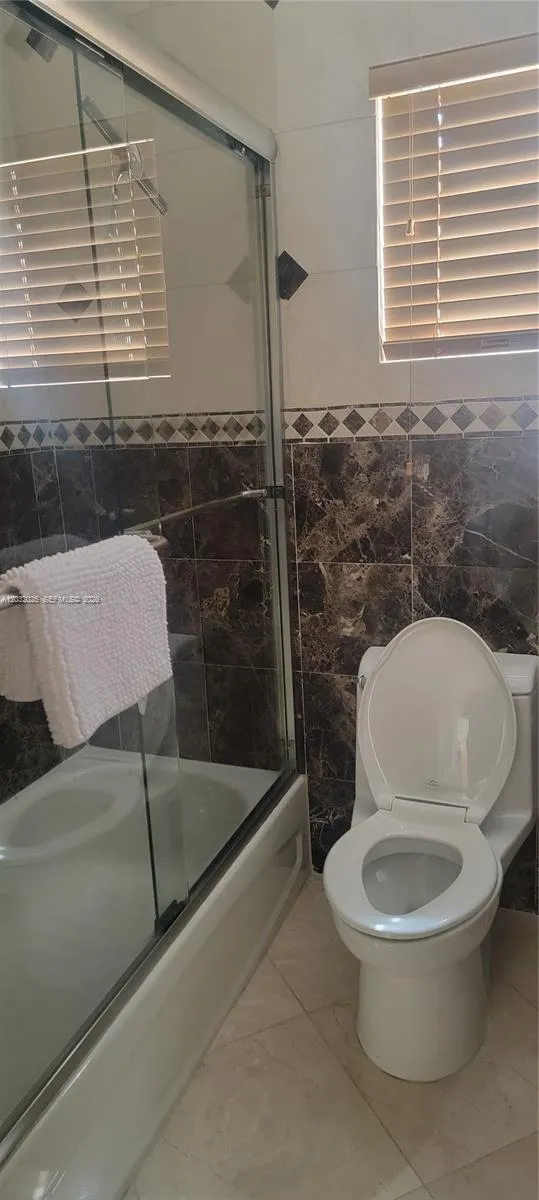 51 W Plaza Del Lago #. Islamorada, FL 33036