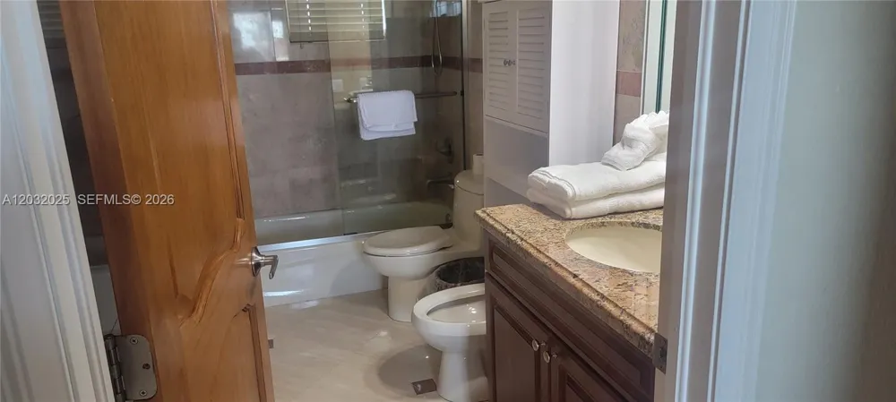51 W Plaza Del Lago #. Islamorada, FL 33036
