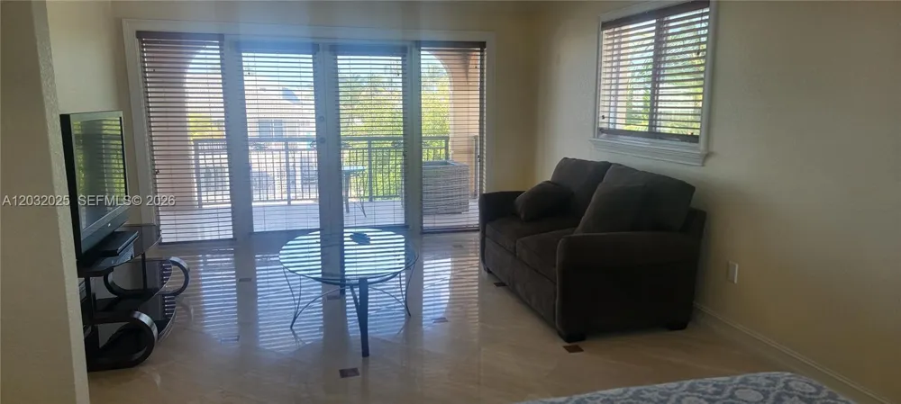 51 W Plaza Del Lago #. Islamorada, FL 33036