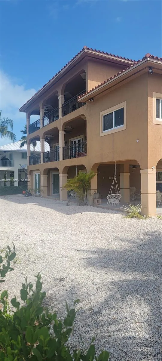 51 W Plaza Del Lago #. Islamorada, FL 33036