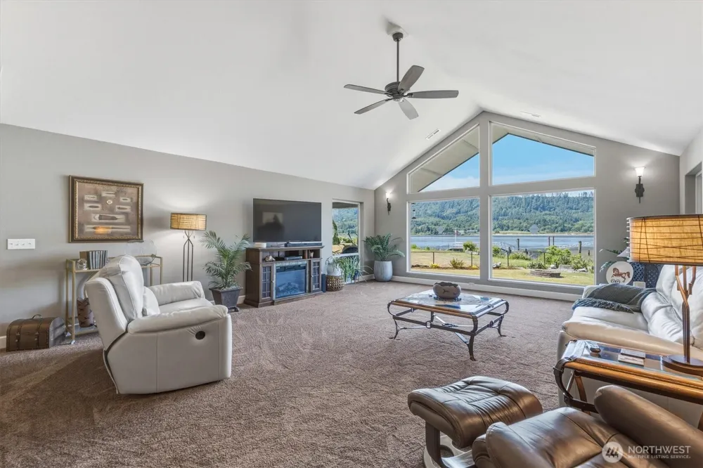268 S Welcome Slough Road Cathlamet, WA 98612