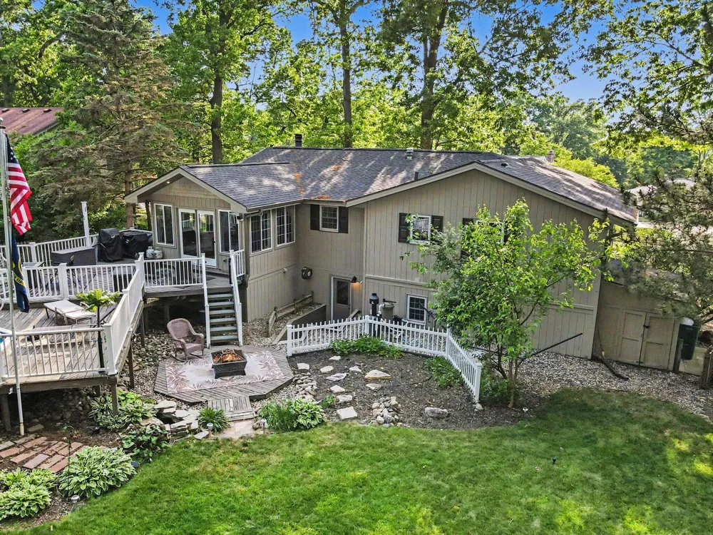 8275 Valleywood Lane Portage City, MI 49024