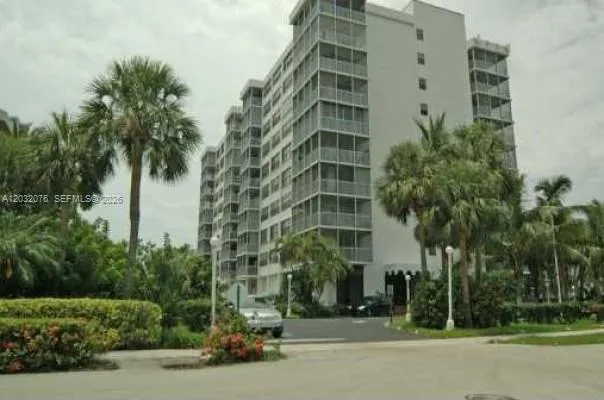 150 Ocean Lane Dr #4B Key Biscayne, FL 33149