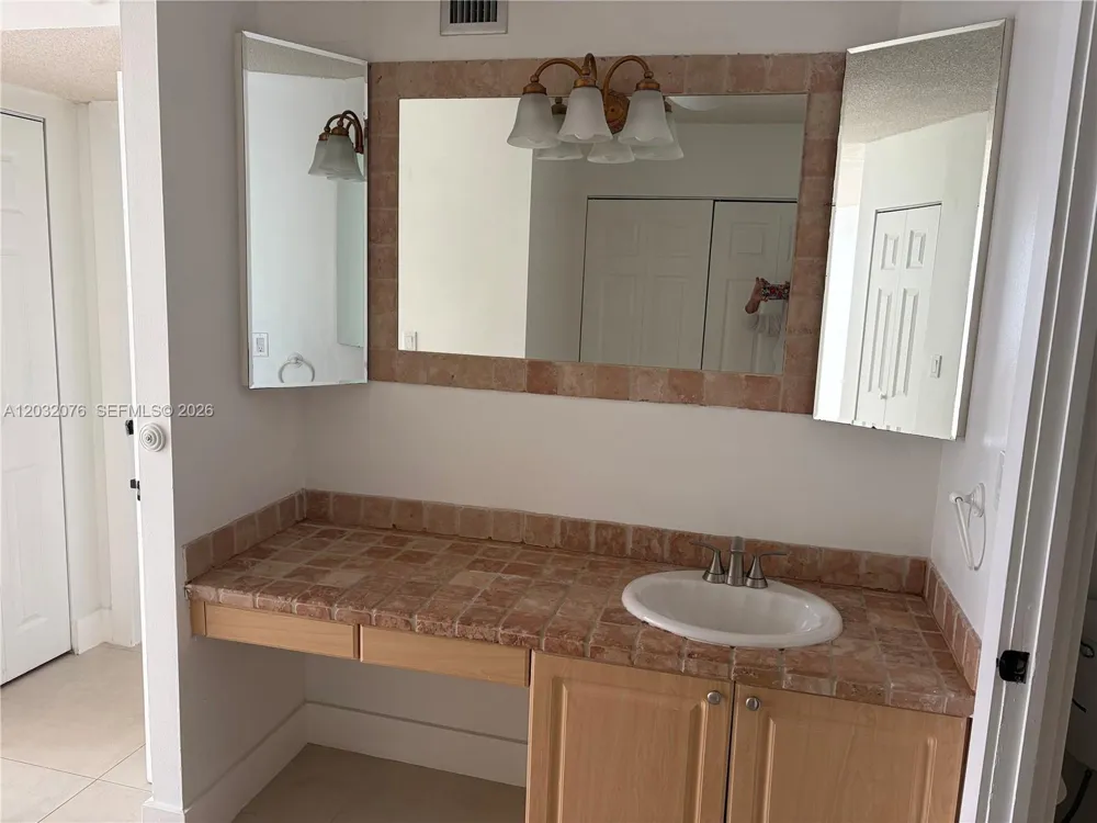 150 Ocean Lane Dr #4B Key Biscayne, FL 33149
