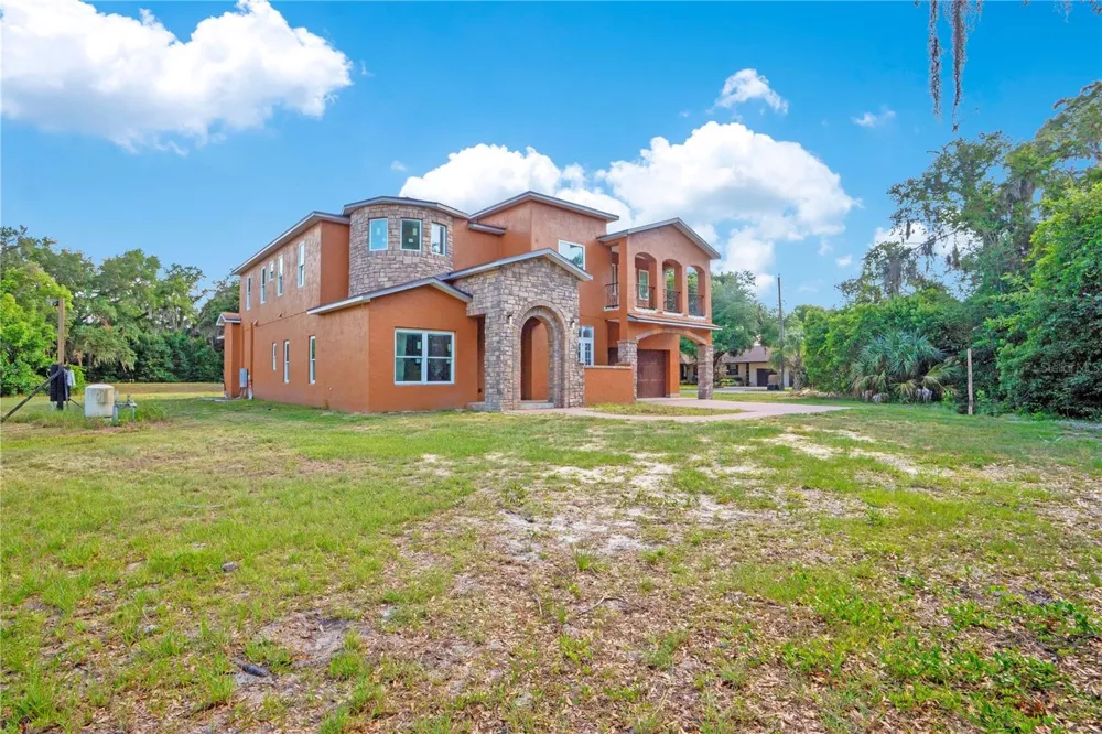 818 LAKE AGNES DRIVE Polk City, FL 33868