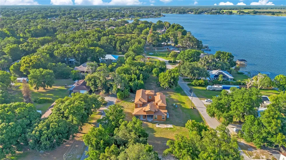 818 LAKE AGNES DRIVE Polk City, FL 33868