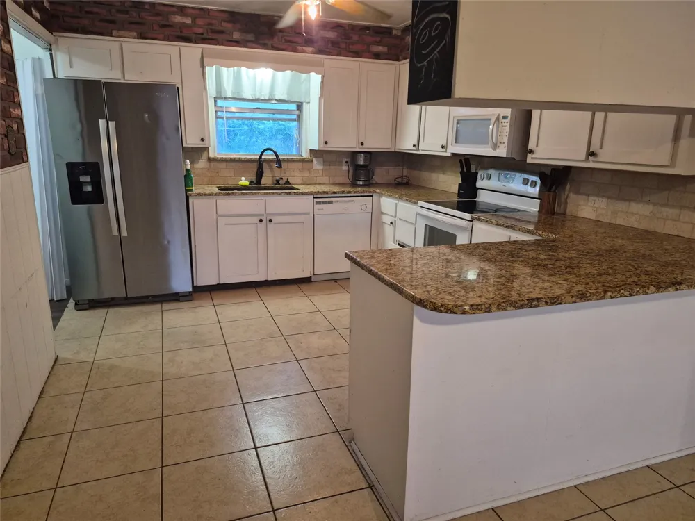 243 Weldon Drive Woodway, TX 76712