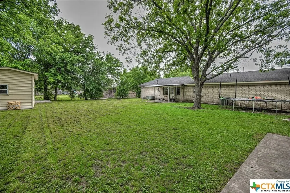 243 Weldon Drive Woodway, TX 76712