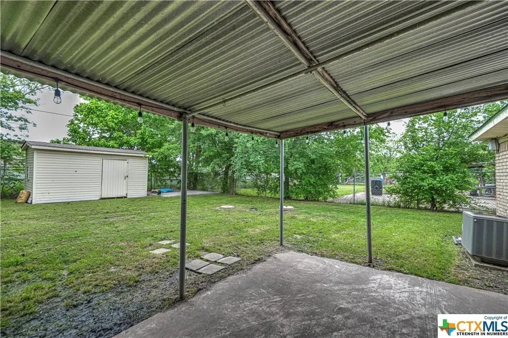243 Weldon Drive Woodway, TX 76712