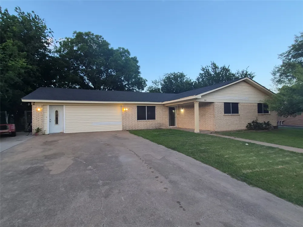 243 Weldon Drive Woodway, TX 76712