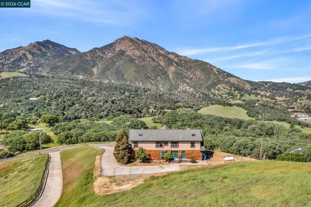 530 Leon Way Clayton, CA 94517