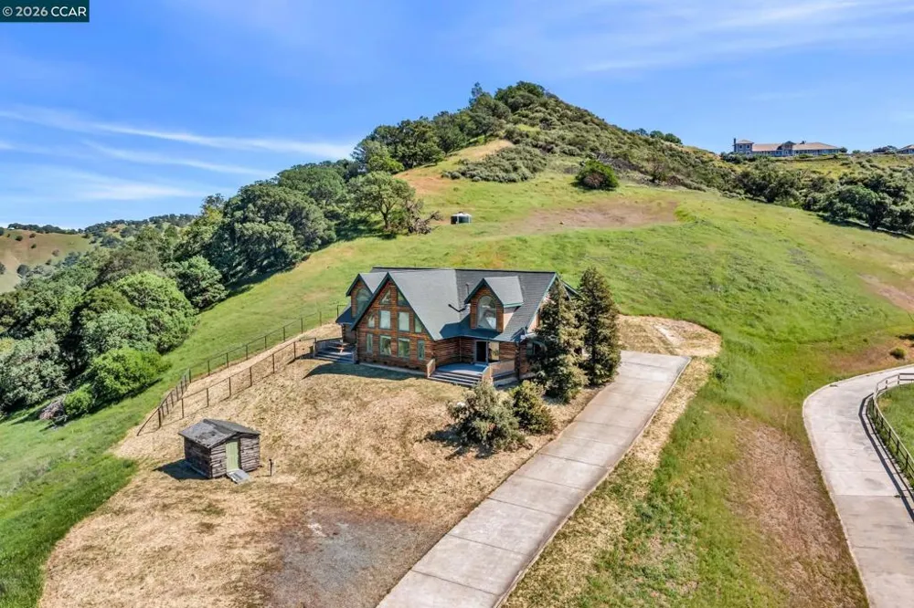 530 Leon Way Clayton, CA 94517