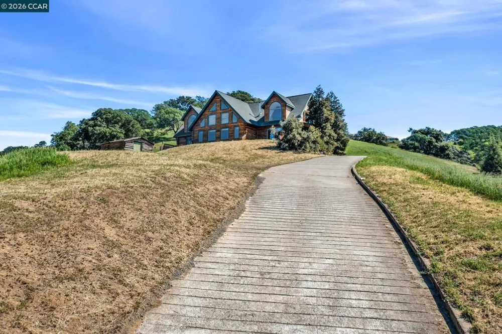 530 Leon Way Clayton, CA 94517
