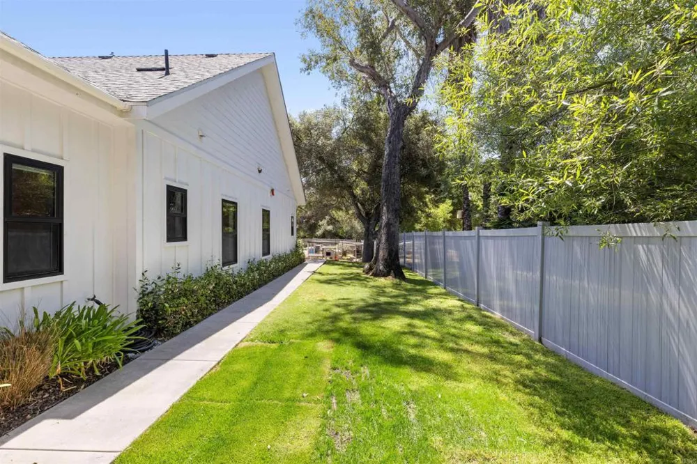 25812 Willow Lane Escondido, CA 92026